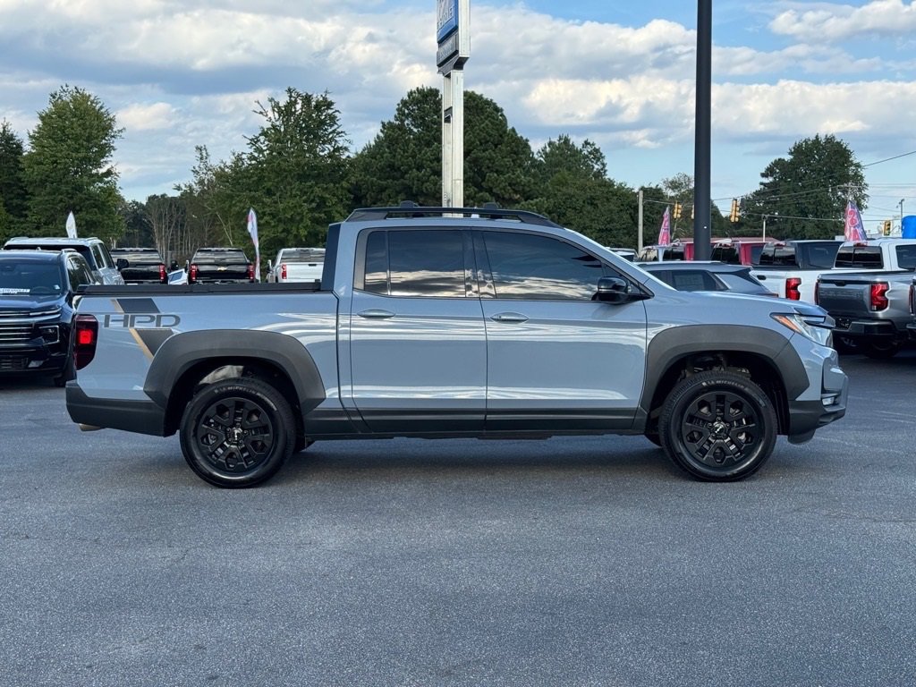 2023 Honda Ridgeline Black Edition photo 2