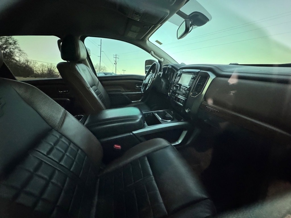 2016 Nissan Titan Platinum Reserve photo 3