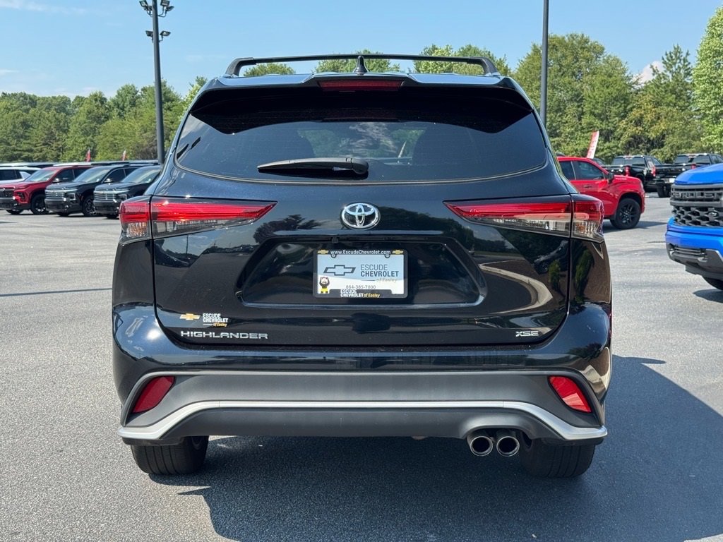 2023 Toyota Highlander L photo 3