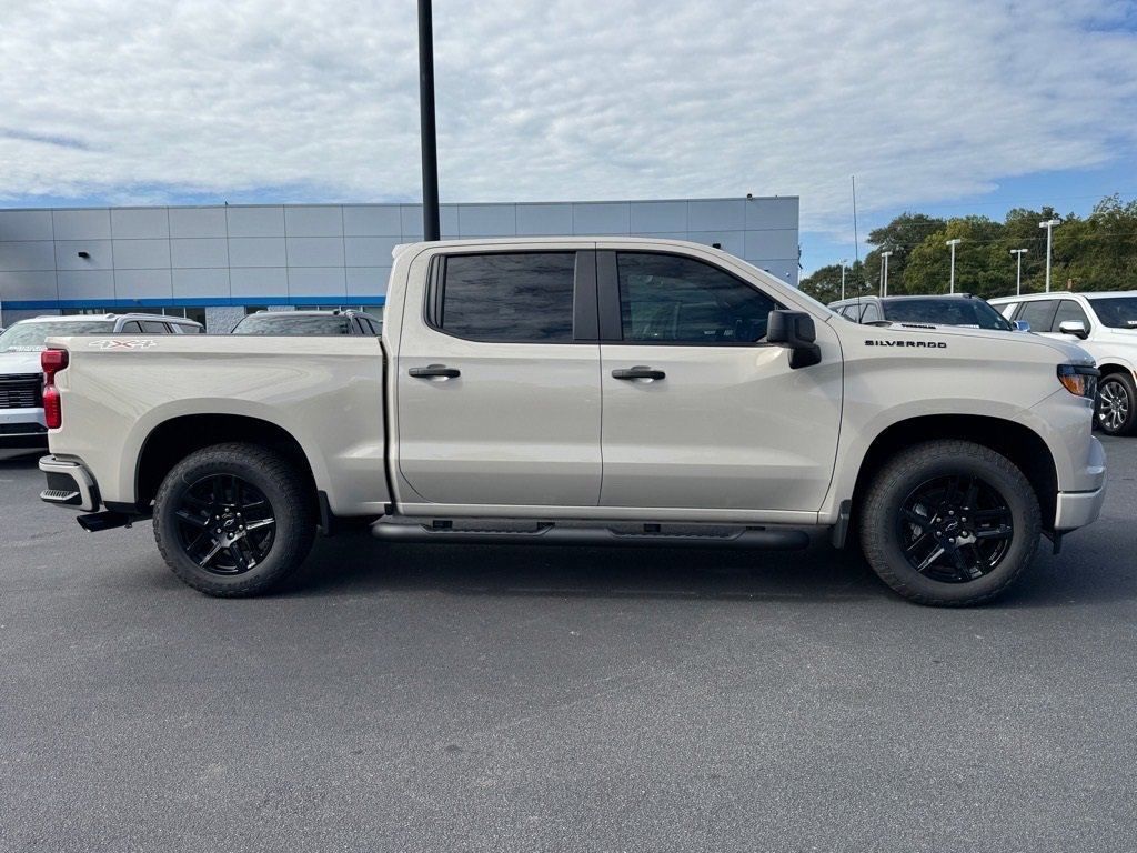 2026 Chevrolet Silverado 1500 Custom photo 2
