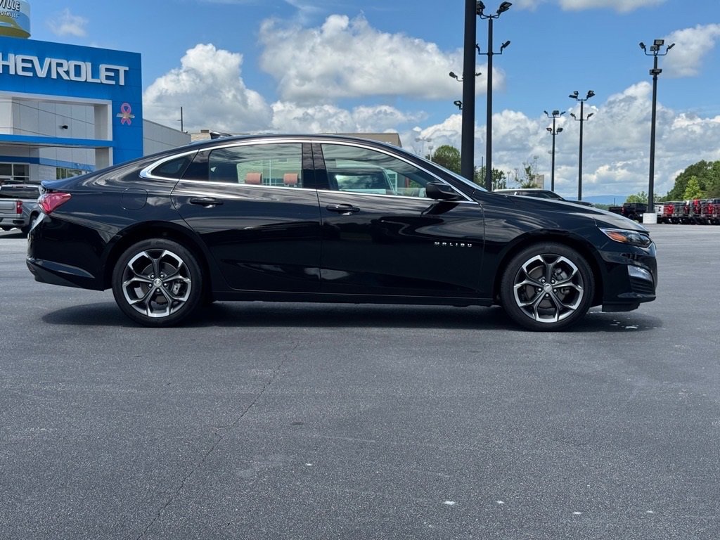2022 Chevrolet Malibu 1LT photo 2