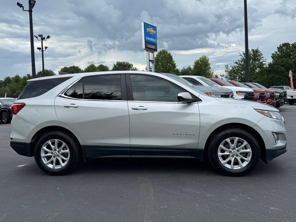 2021 Chevrolet Equinox LT photo 2