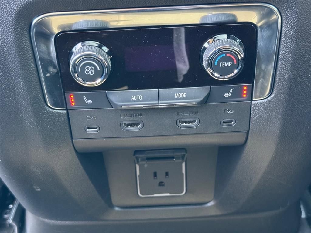 2025 Chevrolet Tahoe Premier - Photo 12