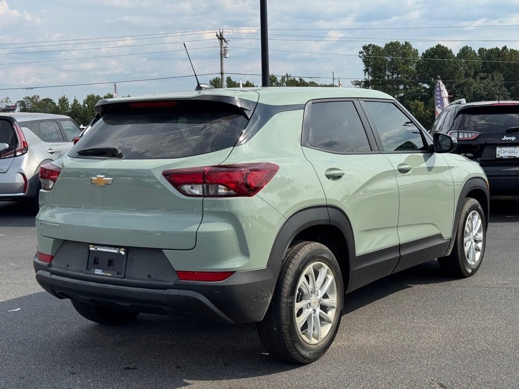 2026 Chevrolet Trailblazer LS photo 3