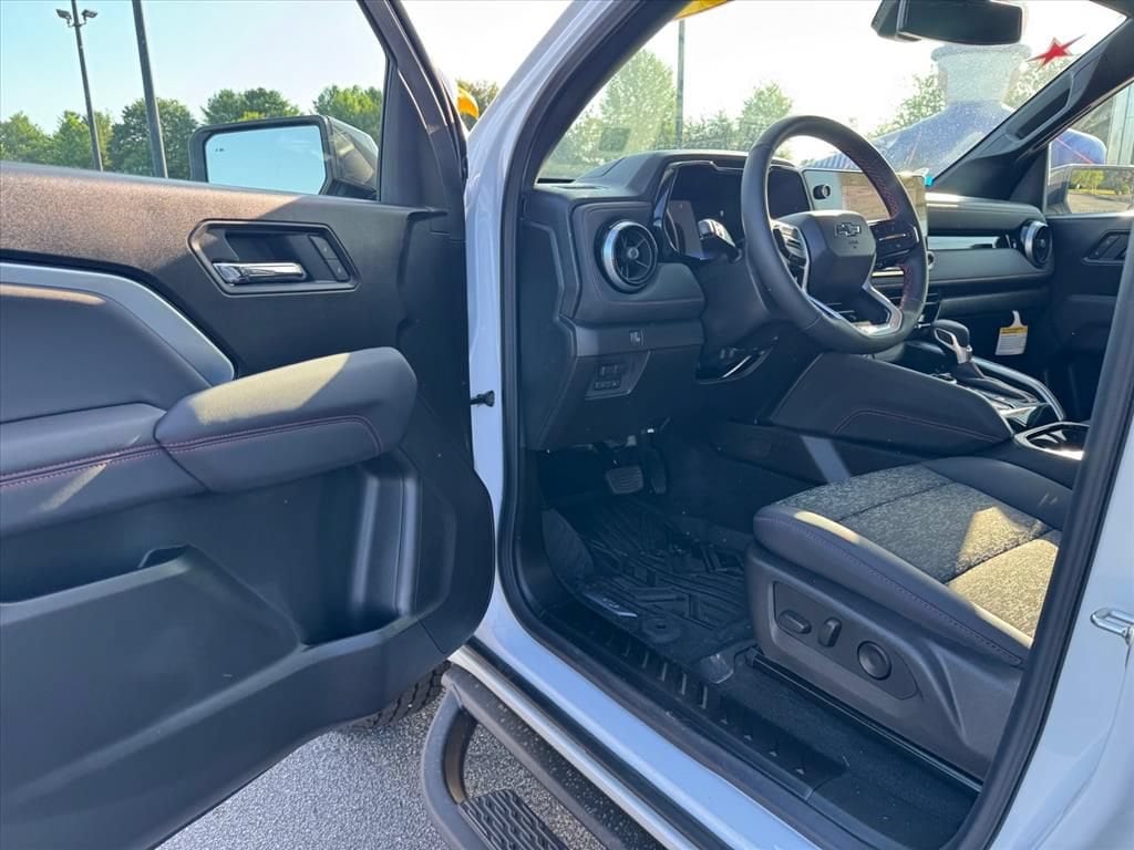 2025 Chevrolet Colorado Z71 - Photo 11