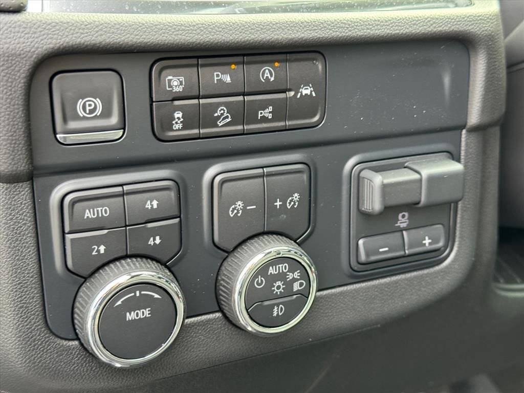 2025 Chevrolet Suburban Premier - Photo 15