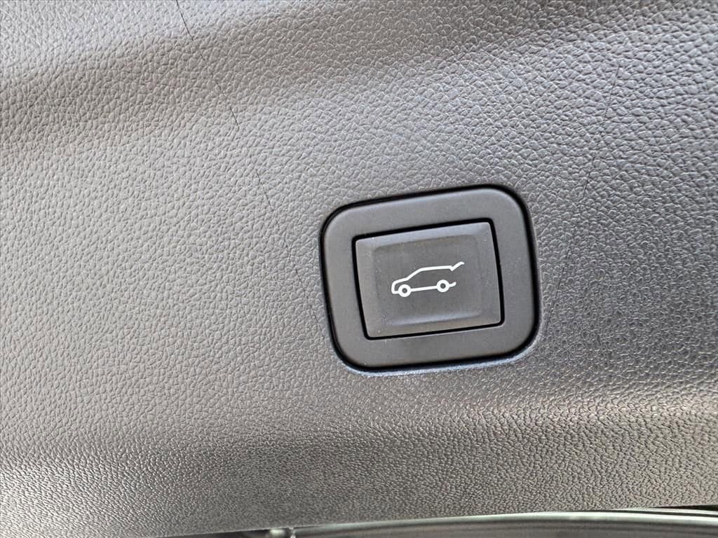 2025 Chevrolet Suburban Premier - Photo 8