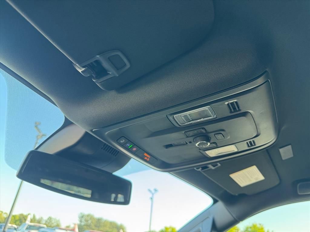 2025 Chevrolet Suburban Premier - Photo 22