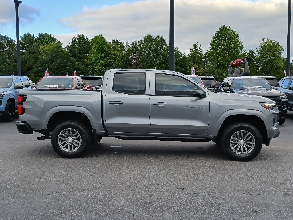 2026 Chevrolet Colorado LT photo 2
