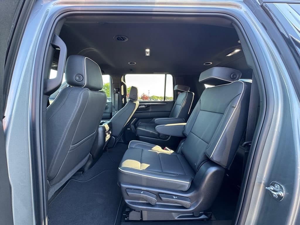 2025 Chevrolet Suburban Premier - Photo 9