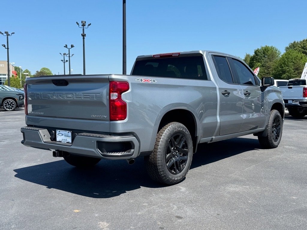 2025 Chevrolet Silverado 1500 Custom photo 3