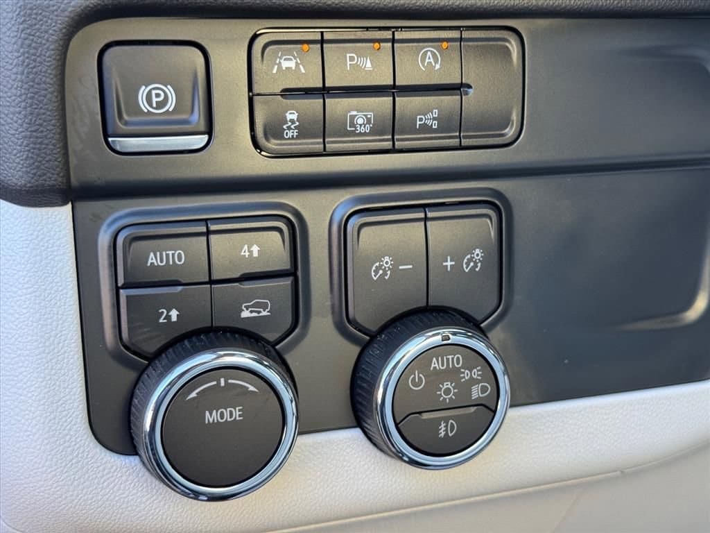 2025 Chevrolet Suburban Premier - Photo 15