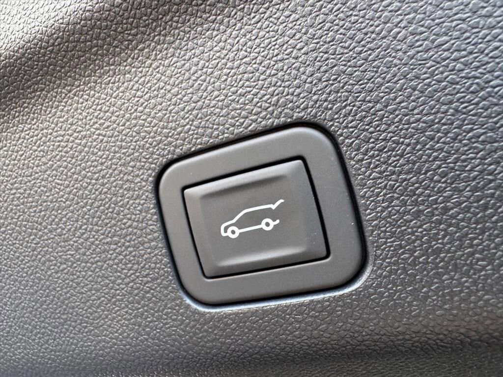 2025 Chevrolet Suburban Premier - Photo 8