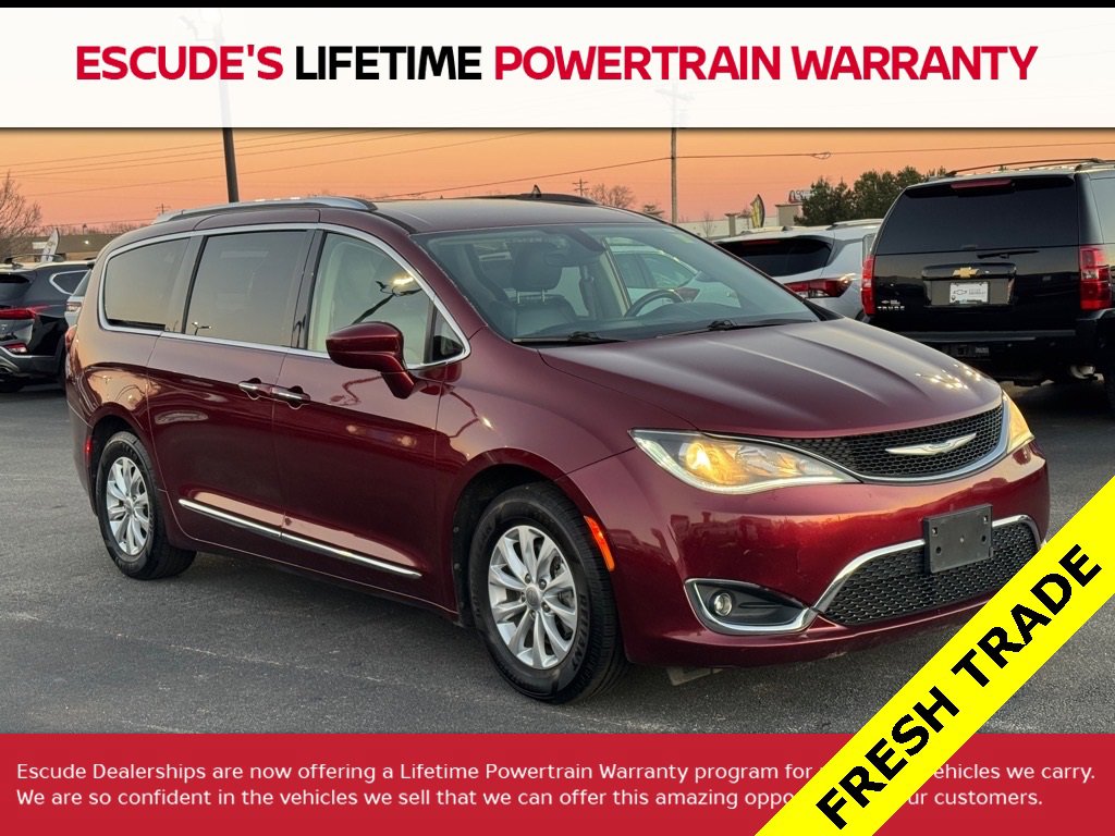 2018 Chrysler Pacifica Touring L's photo