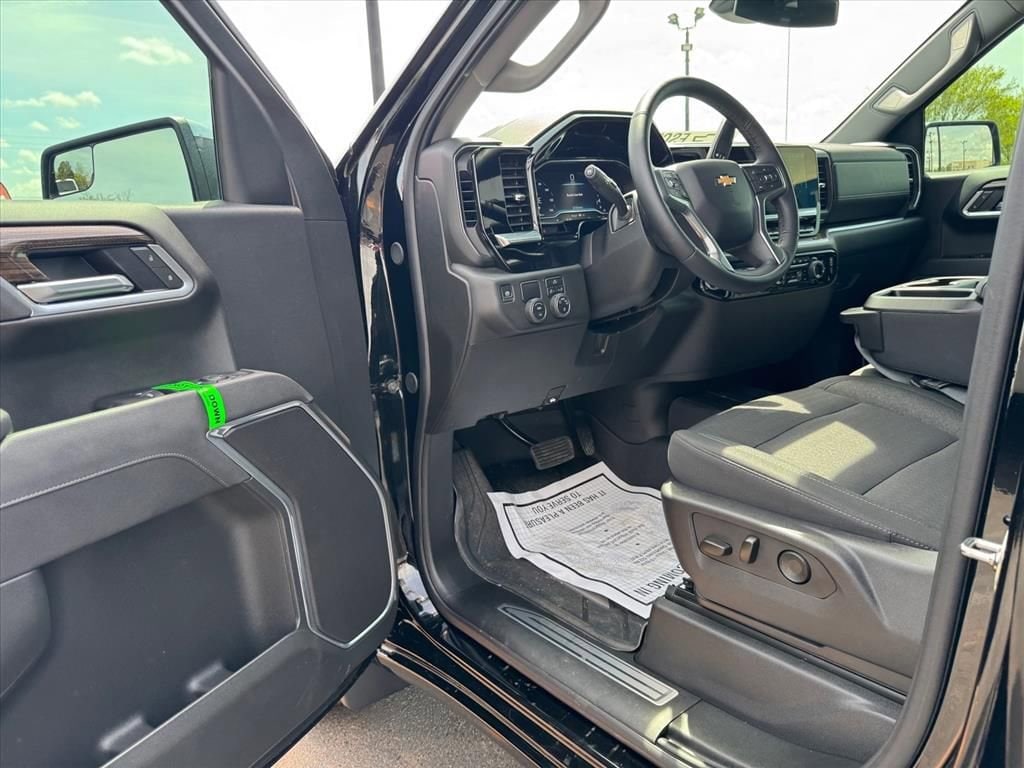 2025 Chevrolet Silverado 1500 LT - Photo 11