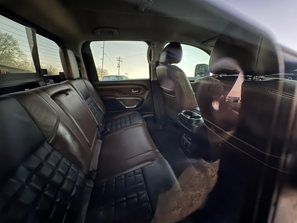 2016 Nissan Titan Platinum Reserve photo 4