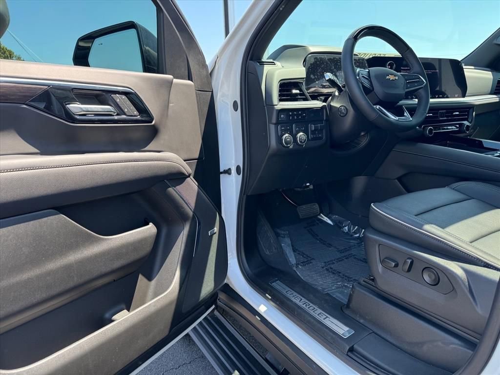 2025 Chevrolet Suburban Premier - Photo 14