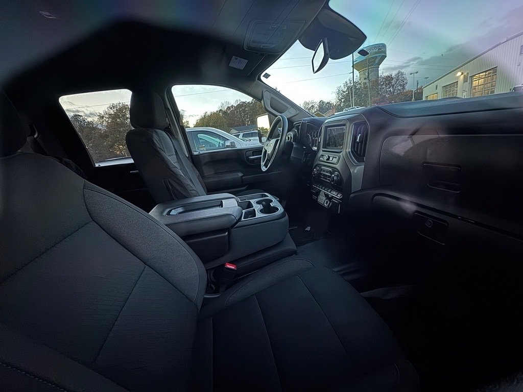 2025 Chevrolet Silverado 2500HD Custom photo 3