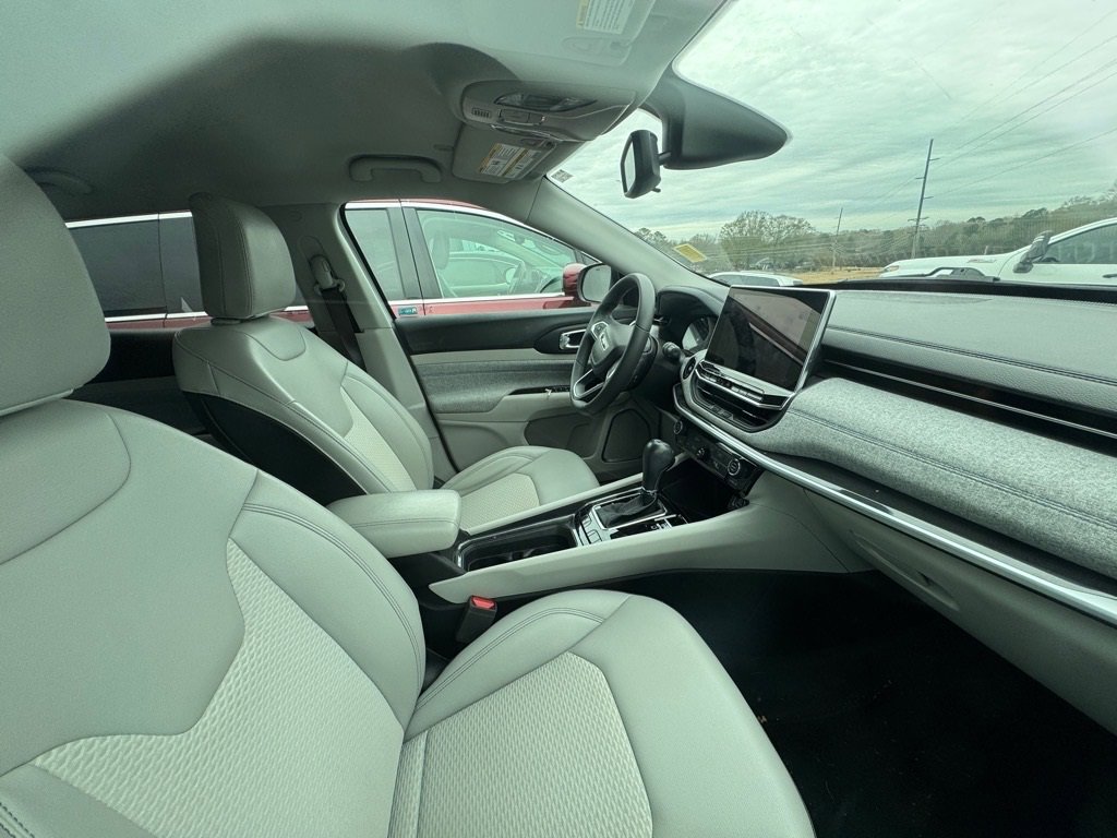 2022 Jeep Compass Latitude photo 3