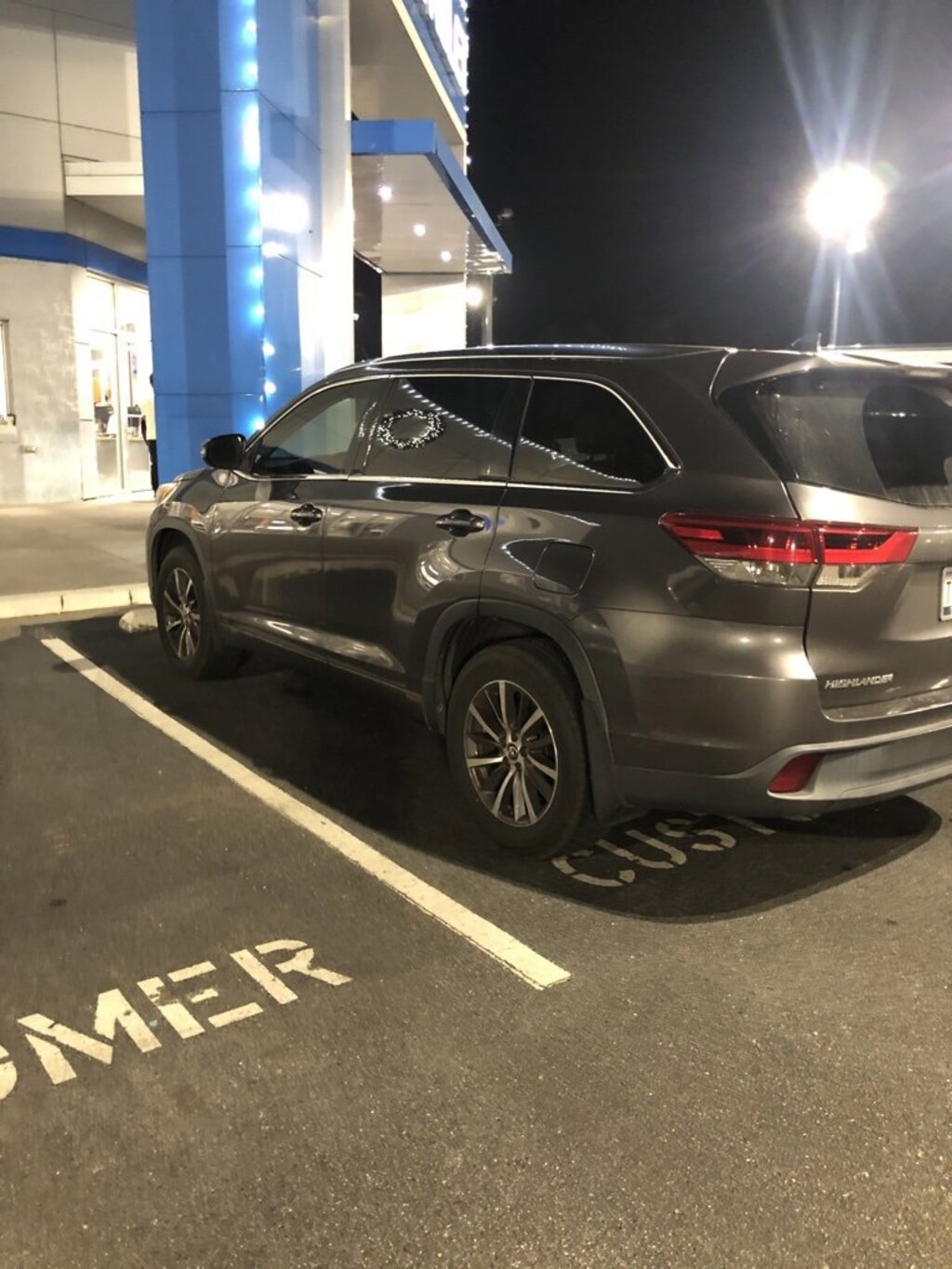 Used 2018 Toyota Highlander SE