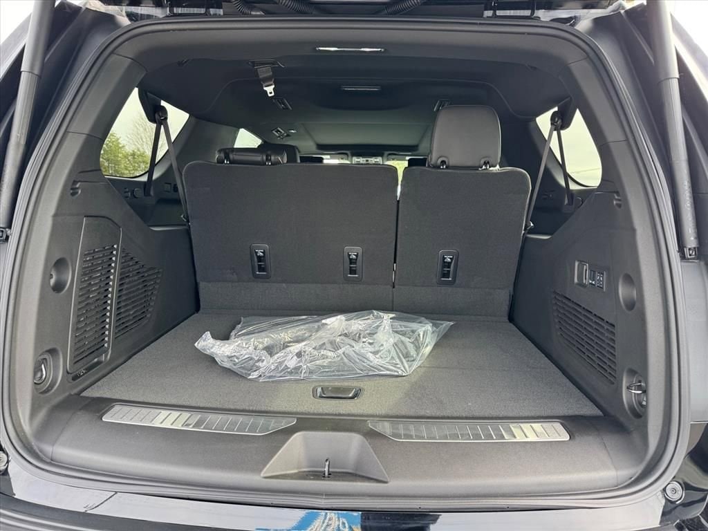 2025 Chevrolet Suburban Premier - Photo 6