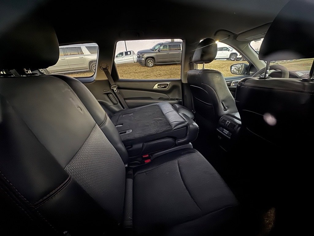2019 Nissan Pathfinder SV photo 4