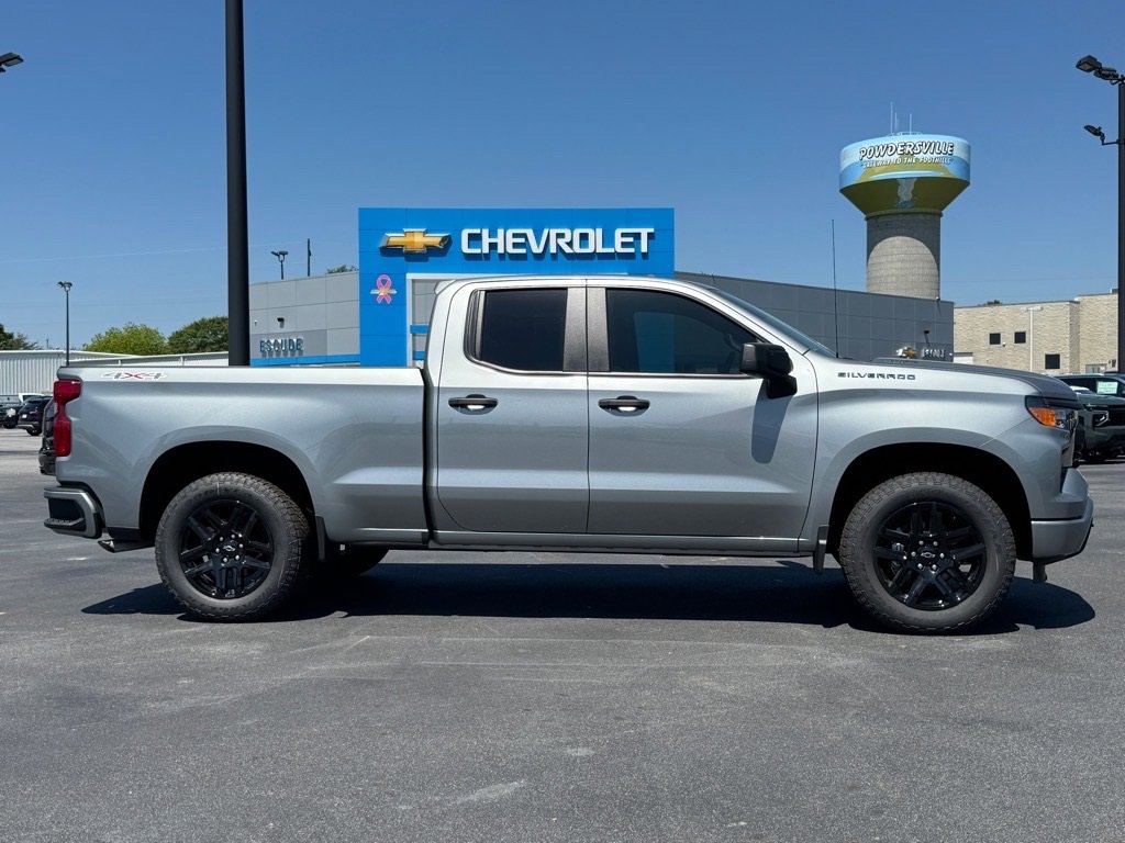 2025 Chevrolet Silverado 1500 Custom photo 2