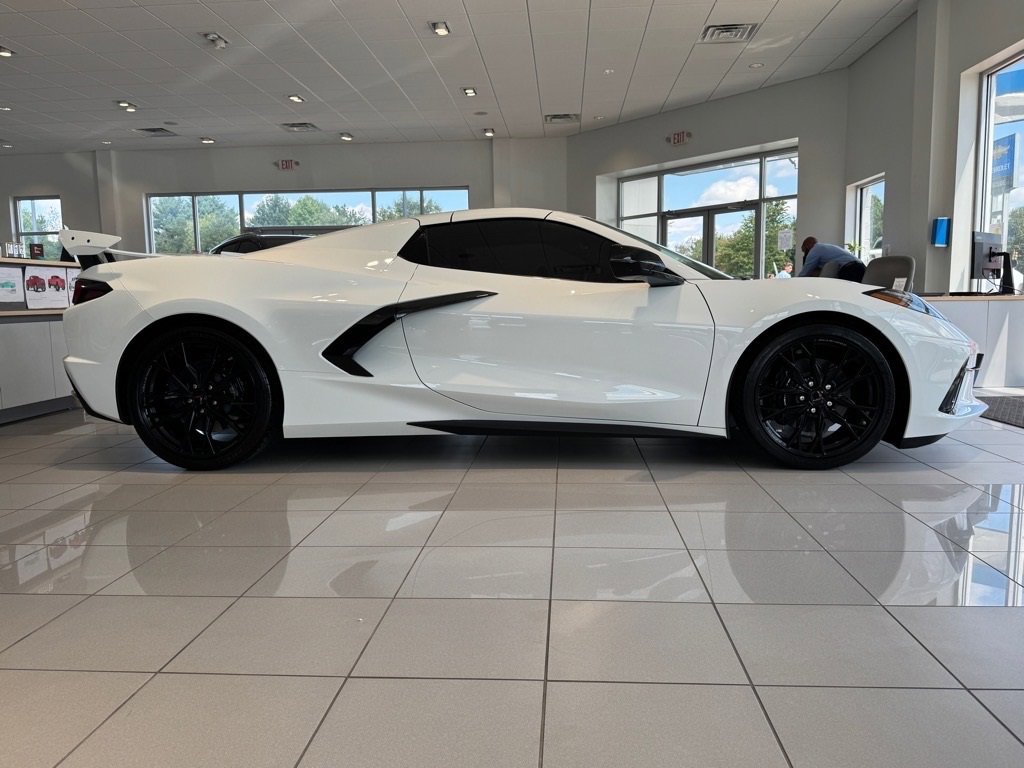 2023 Chevrolet Corvette Stingray 1LT photo 2