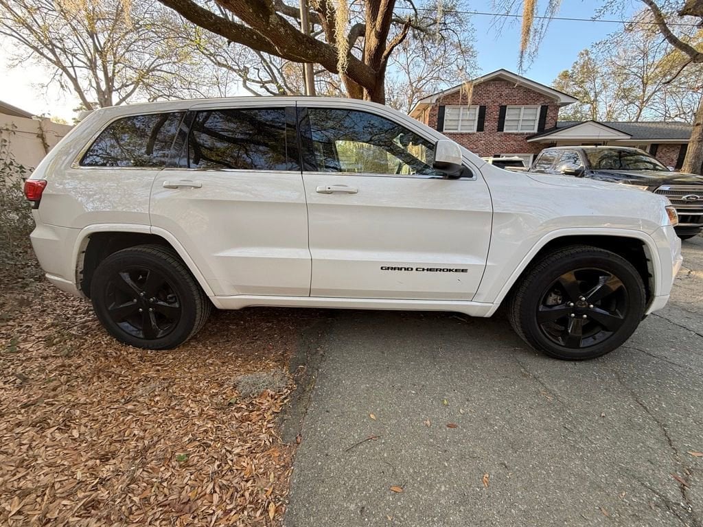 Used 2015 Jeep Grand Cherokee Altitude