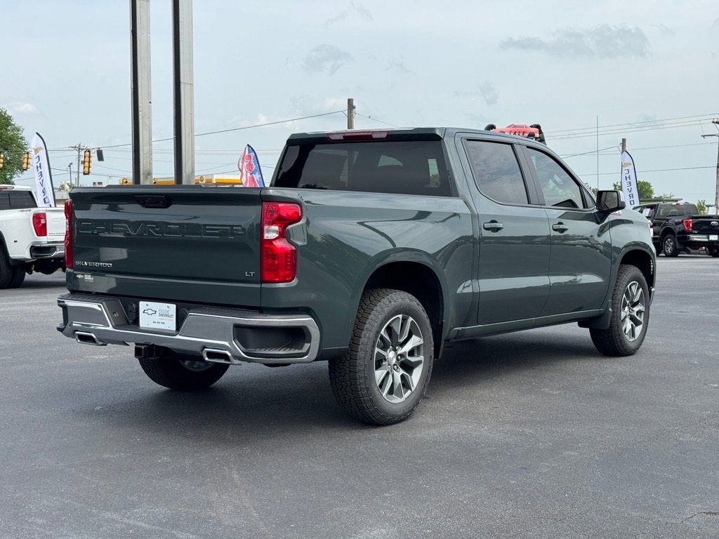 2025 Chevrolet Silverado 1500 LT photo 3