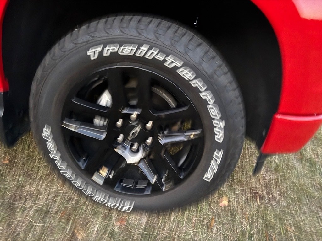 2024 Chevrolet Silverado 1500 Custom photo 2