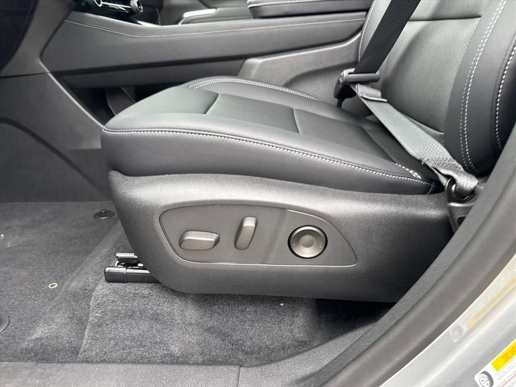 2026 Chevrolet Traverse LT - Photo 13