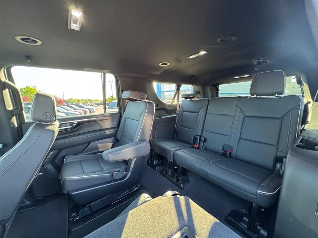 2025 Chevrolet Suburban Premier - Photo 10