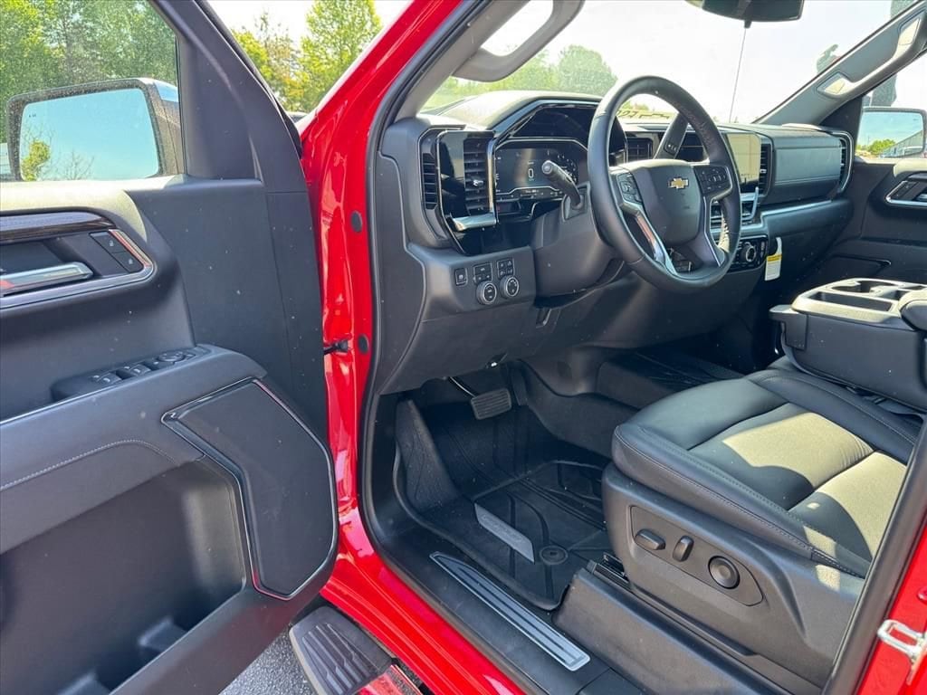 2025 Chevrolet Silverado 1500 LT - Photo 11