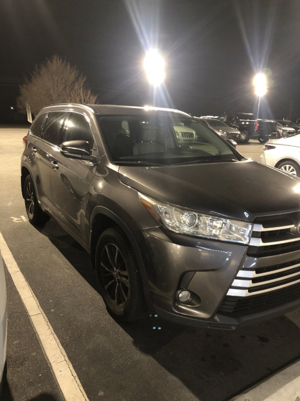 Used 2018 Toyota Highlander SE