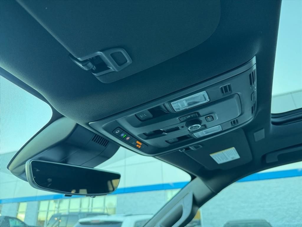 2025 Chevrolet Suburban Premier - Photo 24