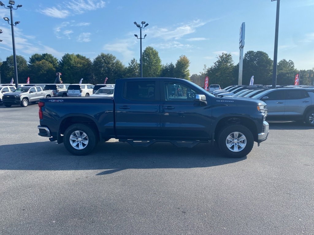 2021 Chevrolet Silverado 1500 LT photo 3