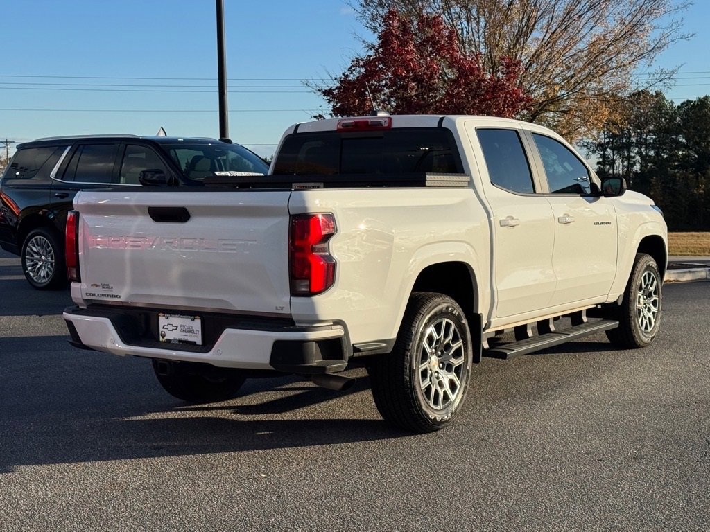 2024 Chevrolet Colorado LT photo 2
