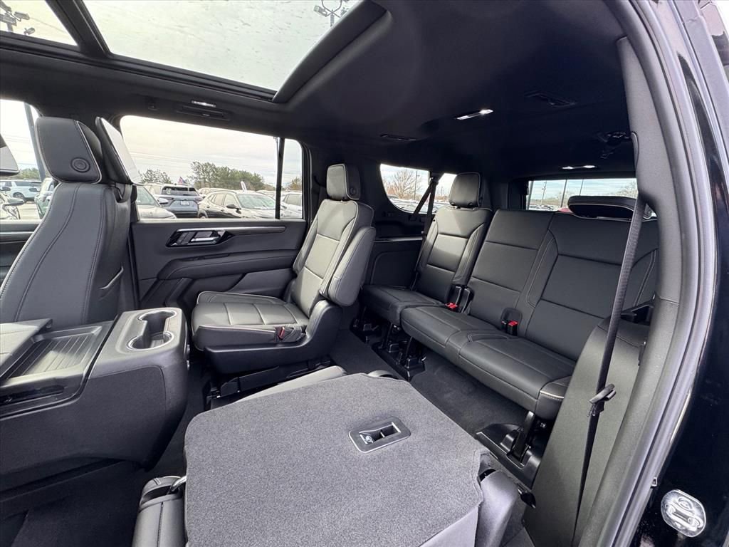 2025 Chevrolet Suburban Premier - Photo 8