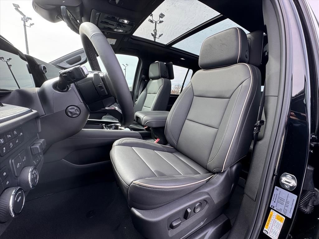 2025 Chevrolet Suburban Premier - Photo 16