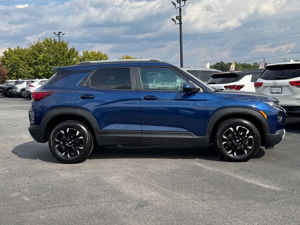 2022 Chevrolet Trailblazer LT photo 2