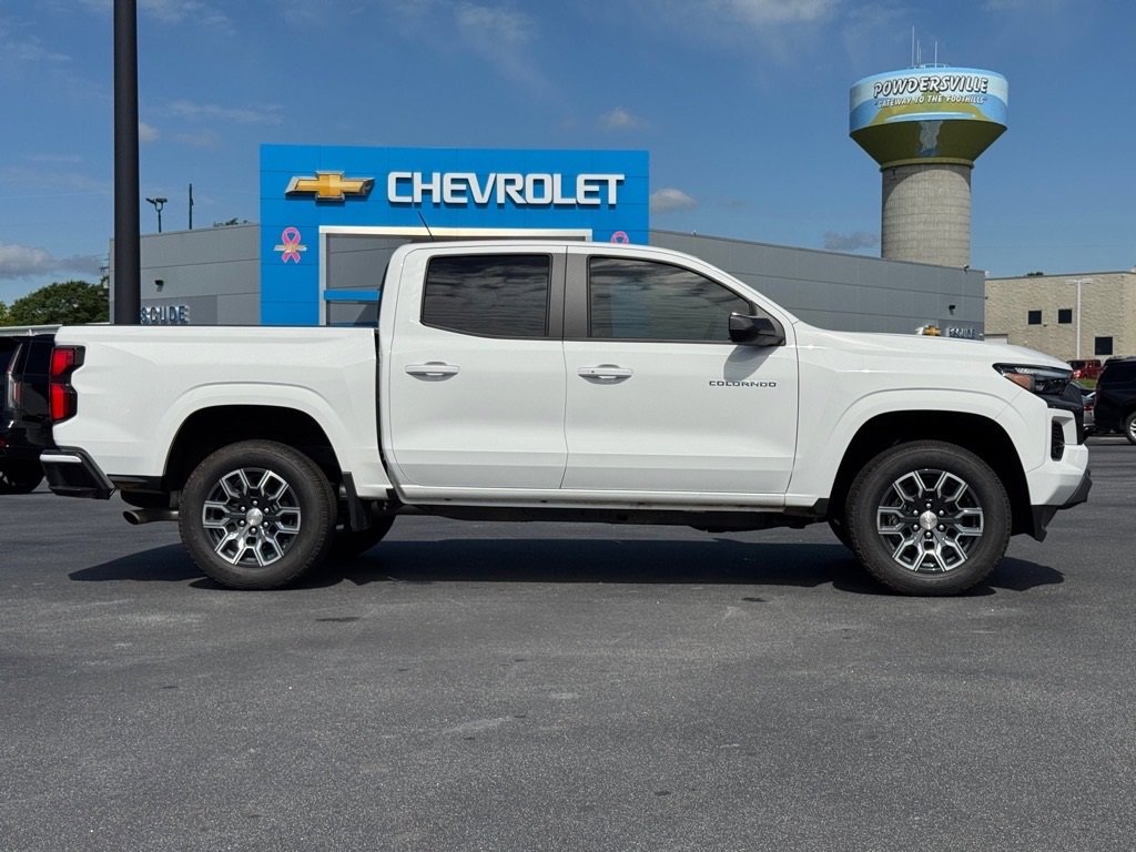 2024 Chevrolet Colorado LT photo 2