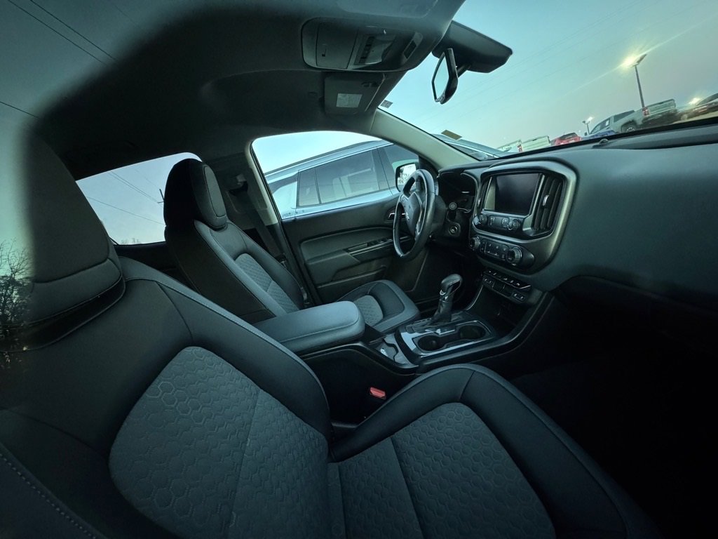 2022 Chevrolet Colorado Z71 photo 2