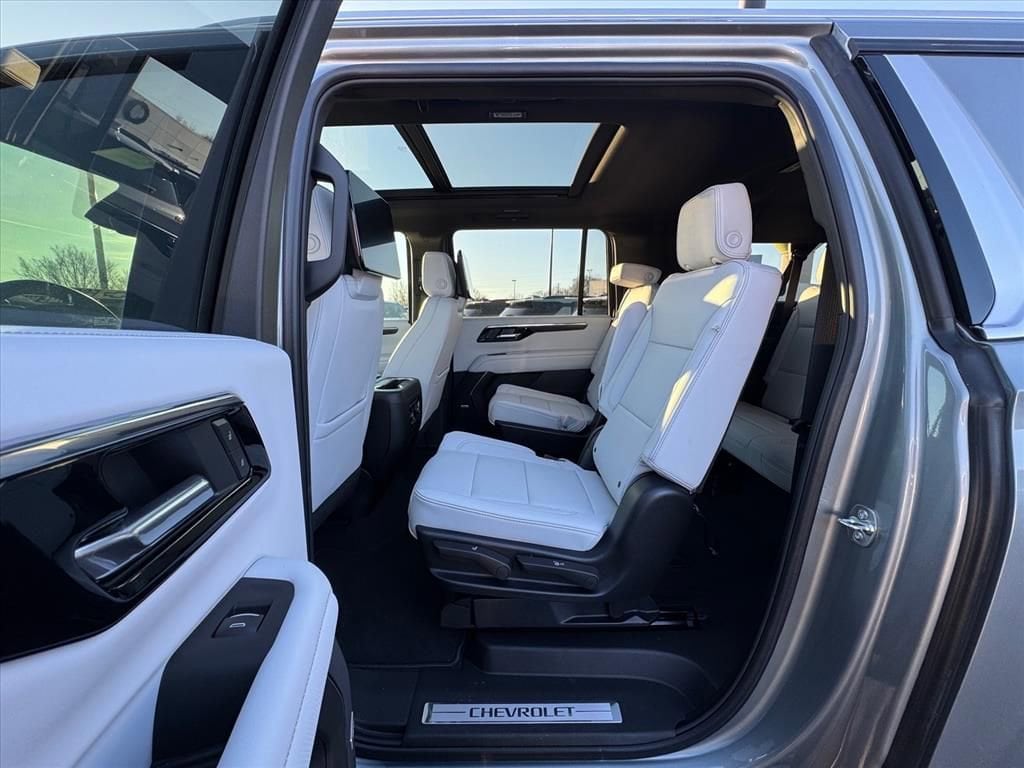 2025 Chevrolet Suburban Premier - Photo 9