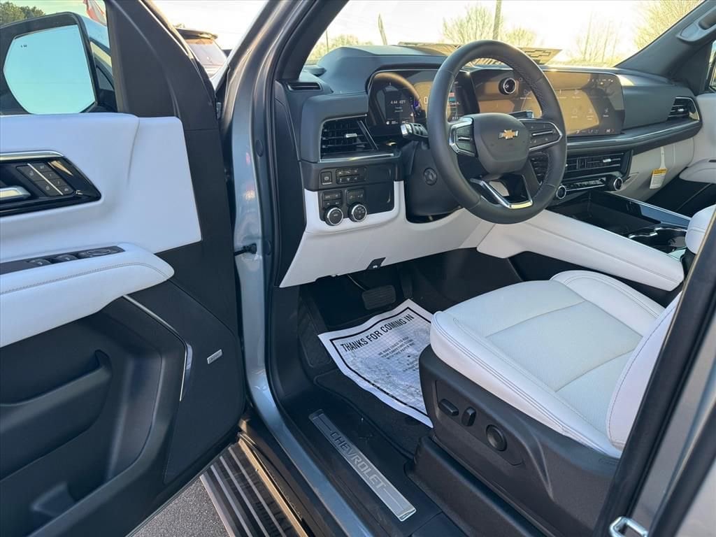 2025 Chevrolet Suburban Premier - Photo 14