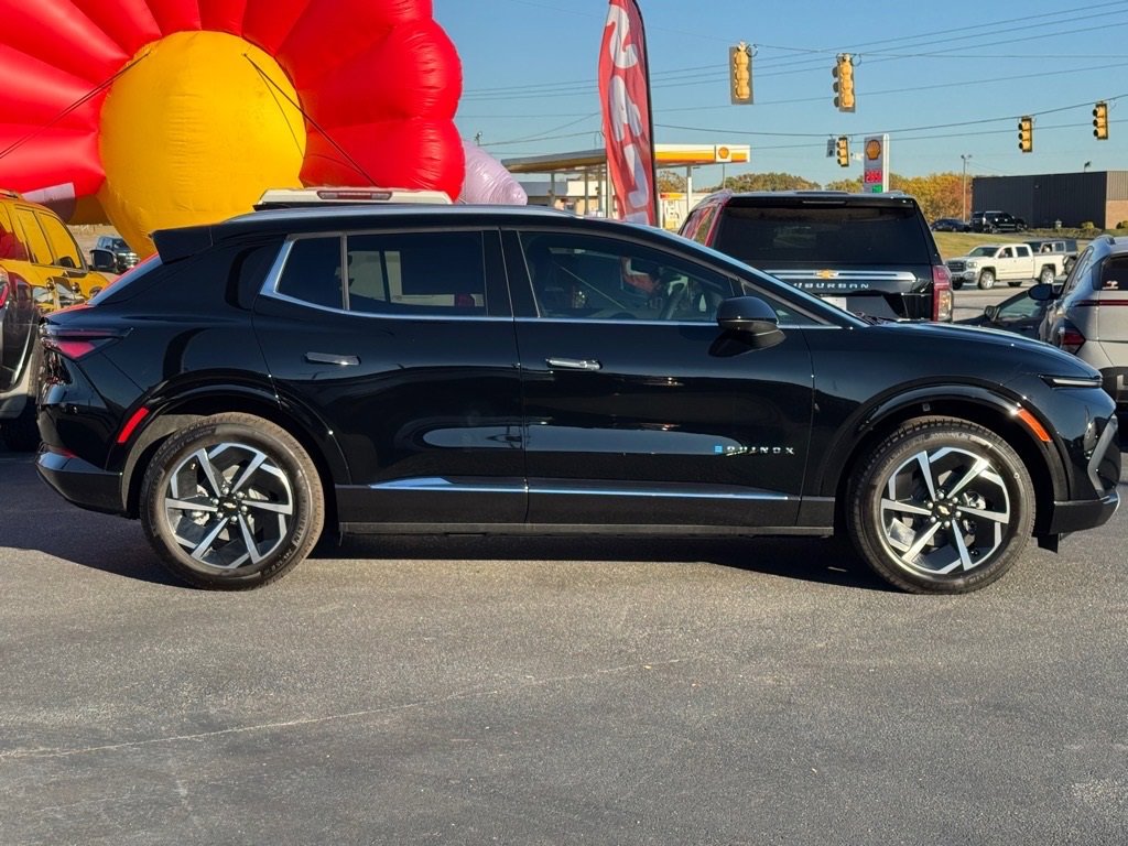 2025 Chevrolet Equinox EV 1LT photo 2