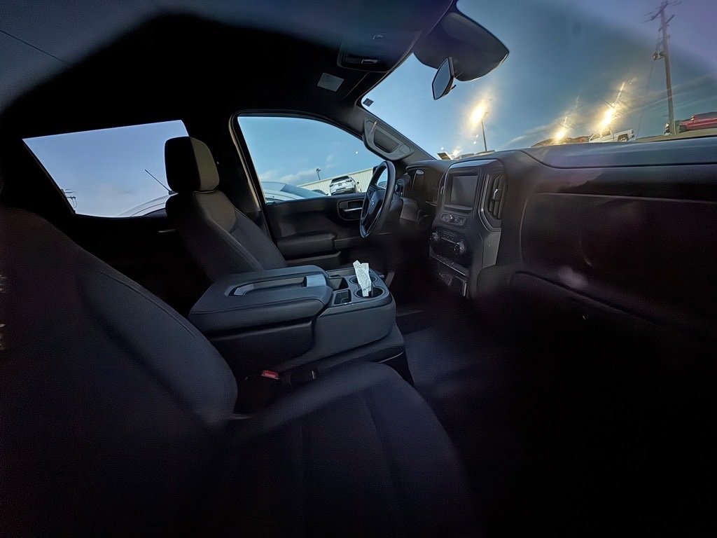 2024 Chevrolet Silverado 1500 Custom photo 3
