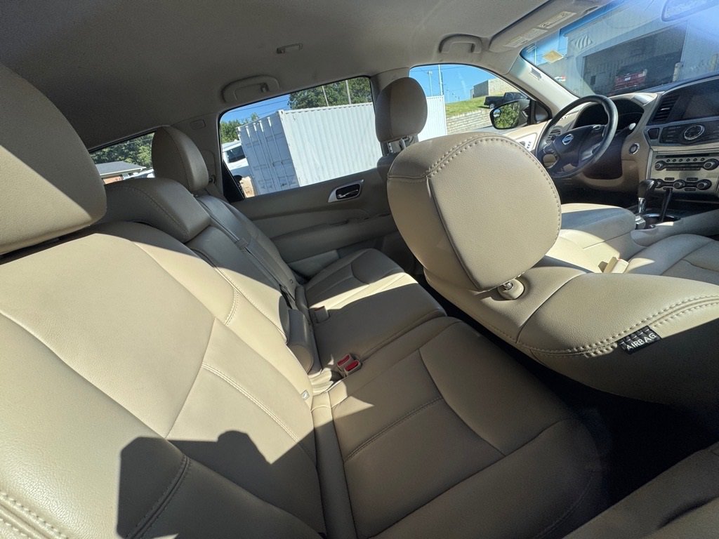 2017 Nissan Pathfinder SL photo 4