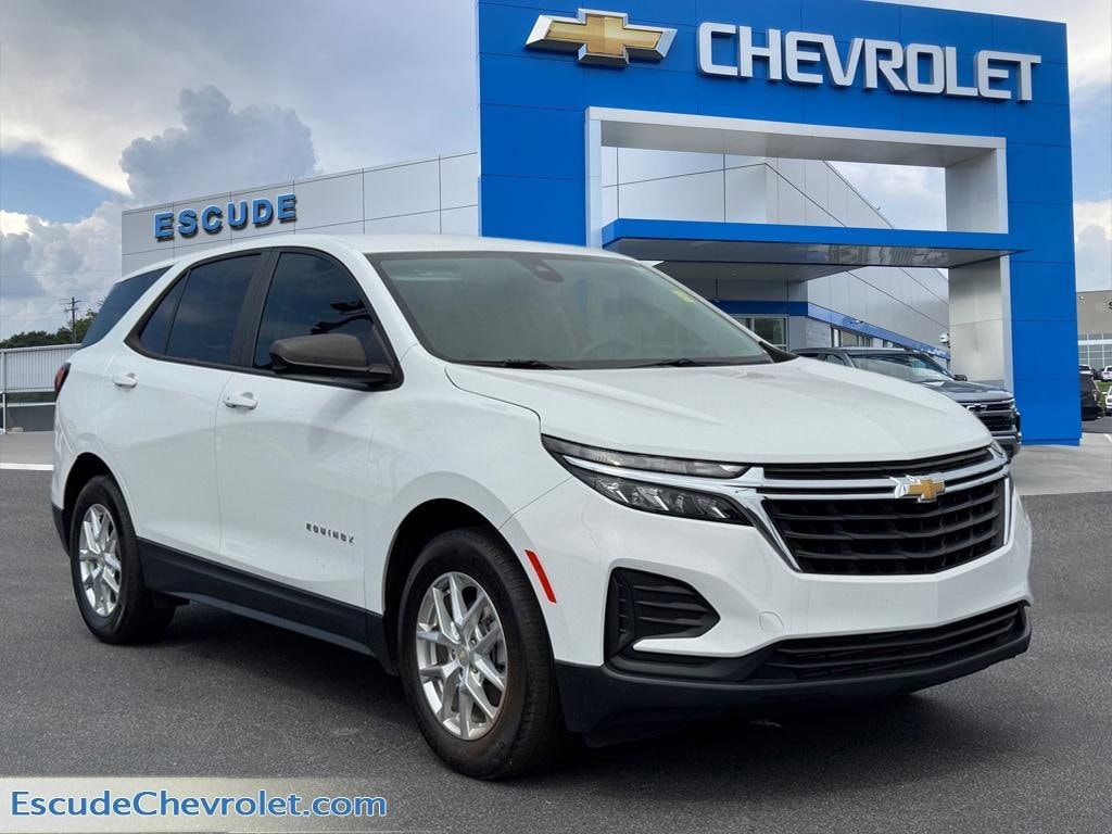2022 Chevrolet Equinox LS's photo