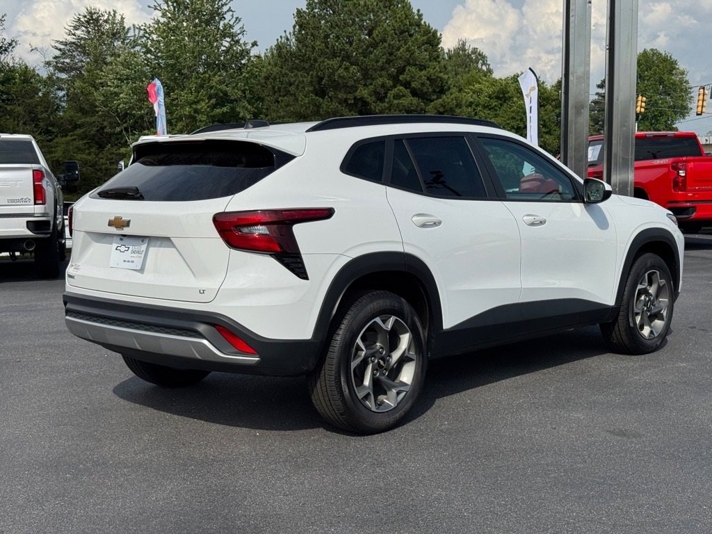 2024 Chevrolet Trax LT photo 3